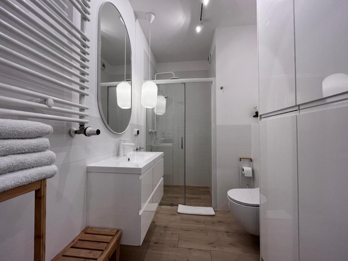Apartamenty-wroc Ksiecia Witolda By The River Apartment